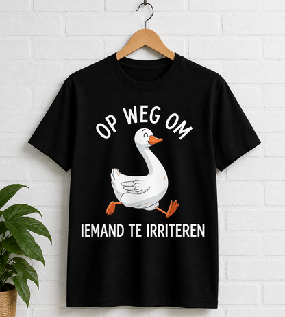 Zwart BaasWear T-shirt Op weg om iemand te irriteren aan kledinghanger